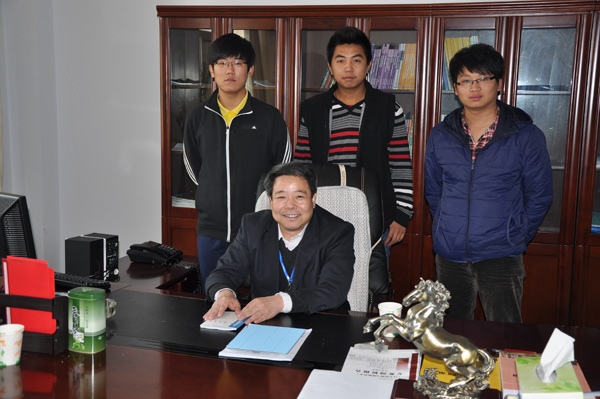 评估组专家与beat365官网师生开展深度访谈