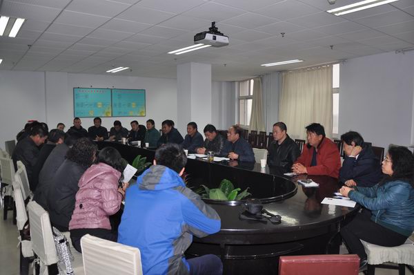 巴州和硕县人社局领导专程来beat365官网看望新疆班学员