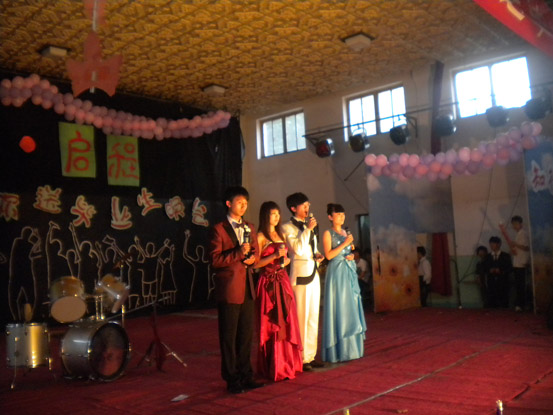 装饰艺术系举办“六月离歌•启程”送毕业生晚会