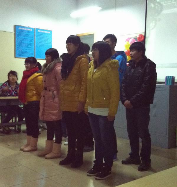 应用外语系与汽车工程系英语特色班举行圣诞联欢会