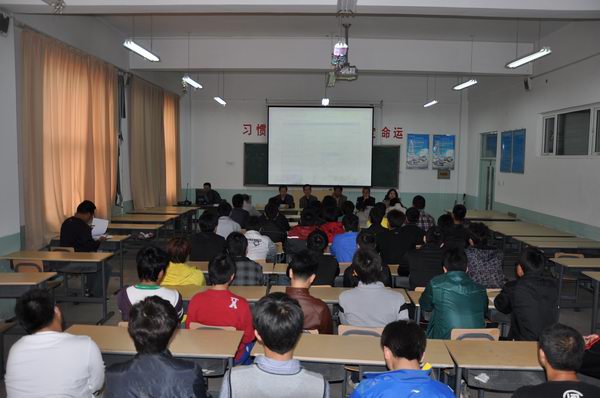 院长王立秋参加汽车工程系学生活动