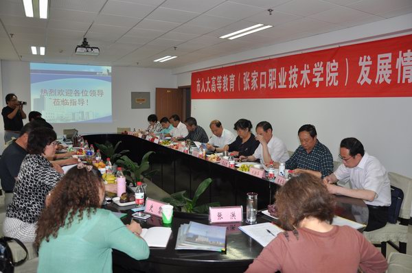 张家口市人大调研组到beat365官网调研指导工作