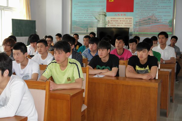 beat365官网“校园环境整治月”活动启动