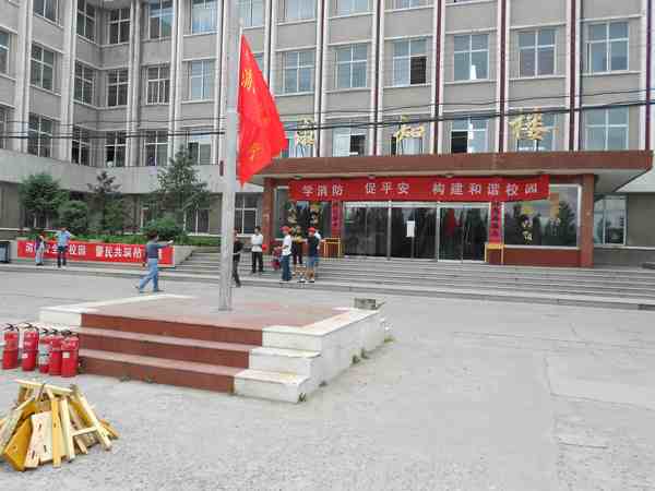 beat365官网组织学生进行逃生及灭火演练