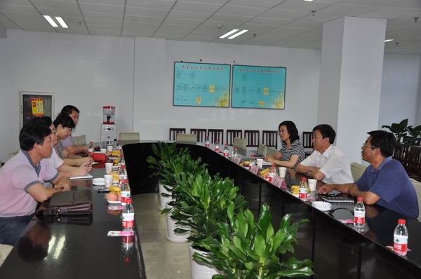 保定职业技术学院领导来beat365官网交流校友代表联谊会筹备事宜