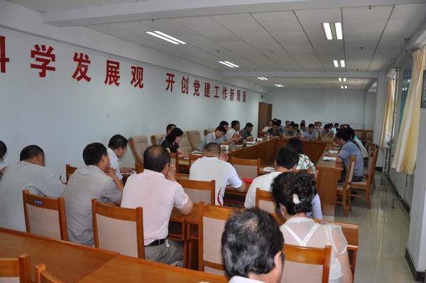 学院召开第一届校友代表联谊会专题会议