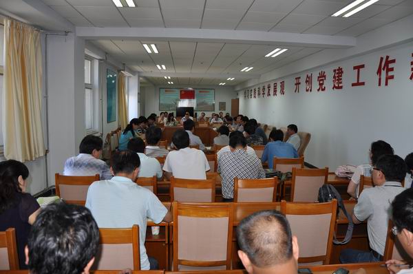 学院召开中层以上干部会议，布置新学年工作