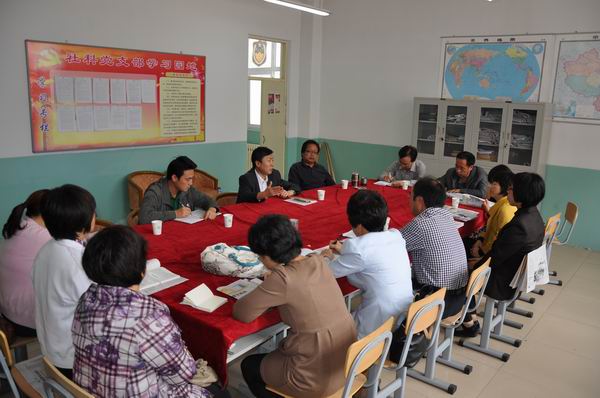 党委书记胡炜深入到社科部进行调研