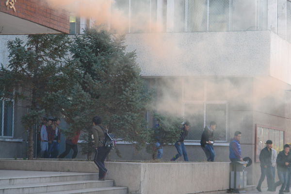 beat365官网组织学生进行逃生及灭火演练