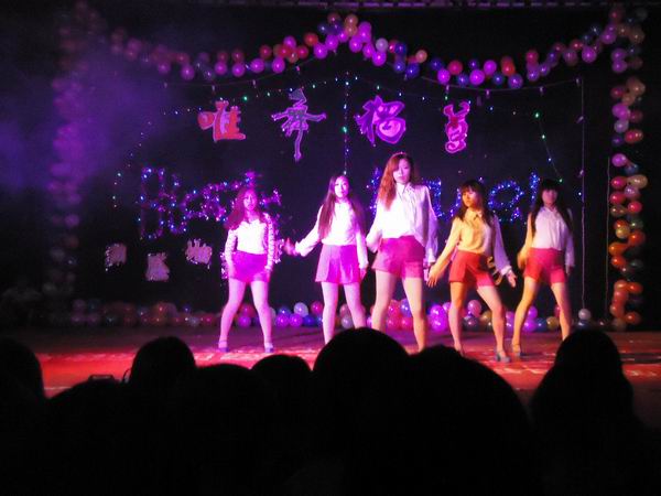 大学生社联举办“唯舞独尊”街舞专场文艺演出