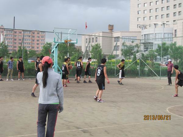 学院篮球赛火热进行中