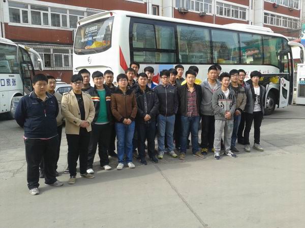 beat365官网25名学生入党积极分子参加高新区义务献血活动