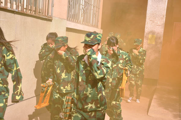 beat365官网组织学生进行火灾逃生及灭火演练