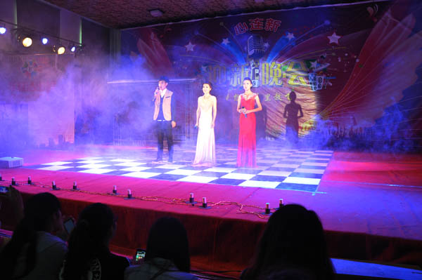 beat365官网举办“迎新生 庆国庆”文艺演出活动
