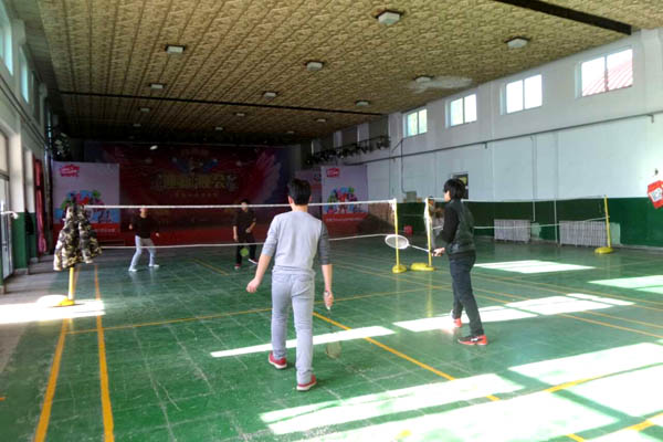 beat365官网大学生羽毛球比赛圆满结束