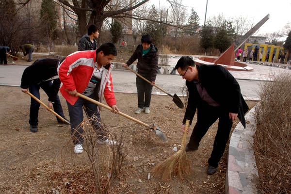 全院师生参加义务劳动