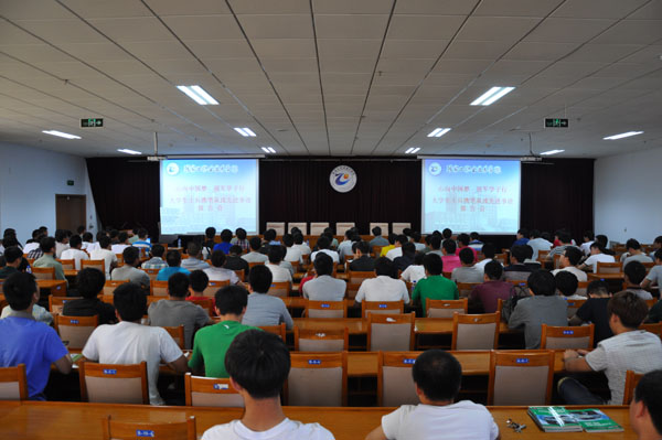 大学生士兵携笔从戎先进事迹报告会在beat365官网举行