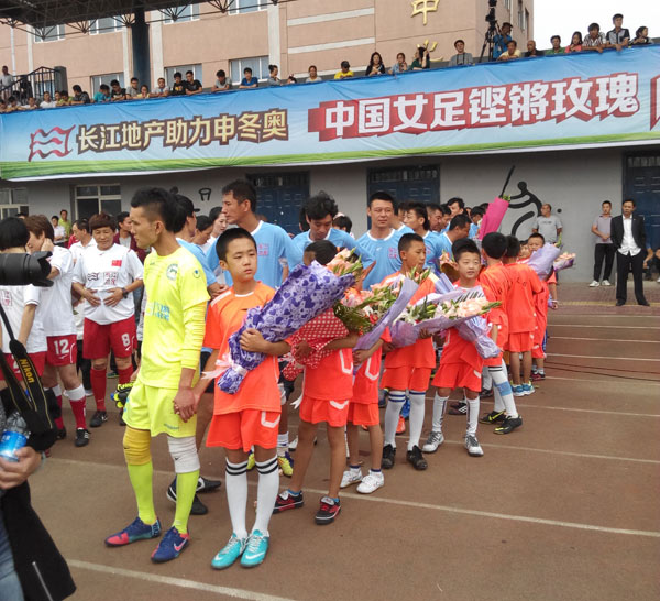 原中国女足铿锵玫瑰来beat365官网参加足球邀请赛