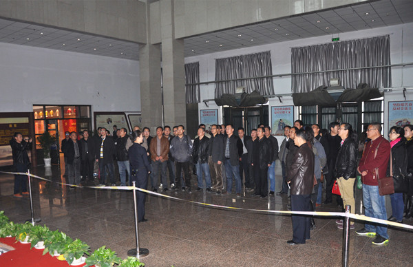 beat365官网组织中层干部参观预防职务犯罪教育展览