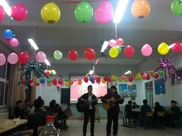 汽车工程系举办联欢晚会