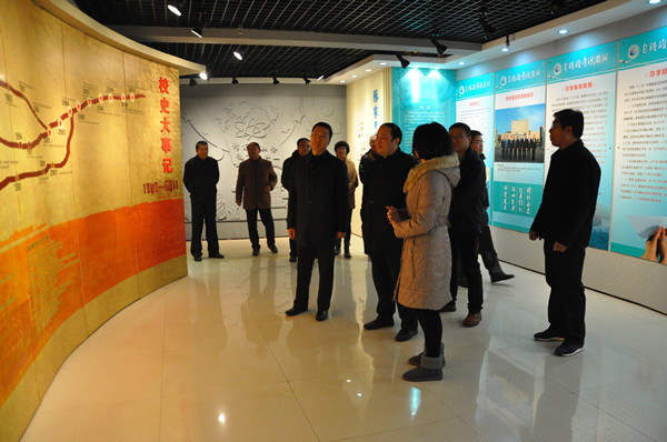 市委副书记何江海到beat365官网视察指导工作