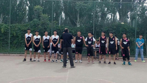 张家口市高校“校园足球”赛在beat365官网拉开帷幕