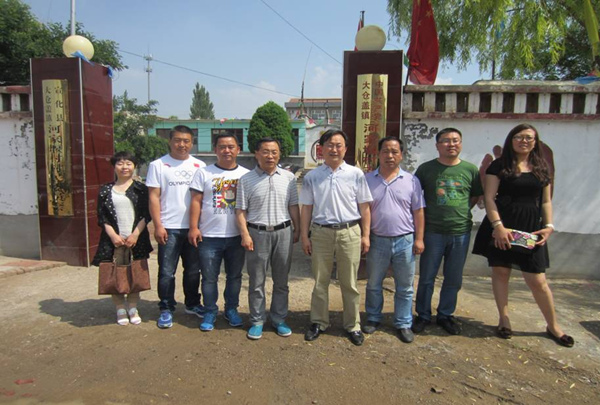 社科党支部和驾驶培训中心党支部开展“爱老、敬老、助老”活动