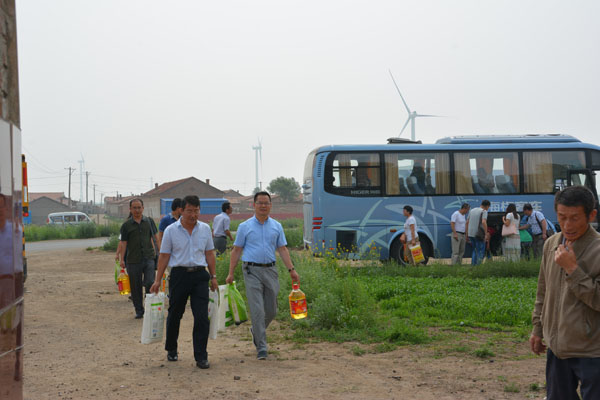 学工、电气党支部开展党团共建志愿服务活动