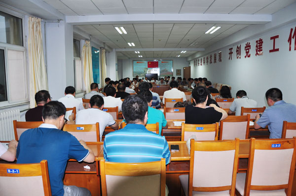 学院召开中层干部会，安排部署暑期工作