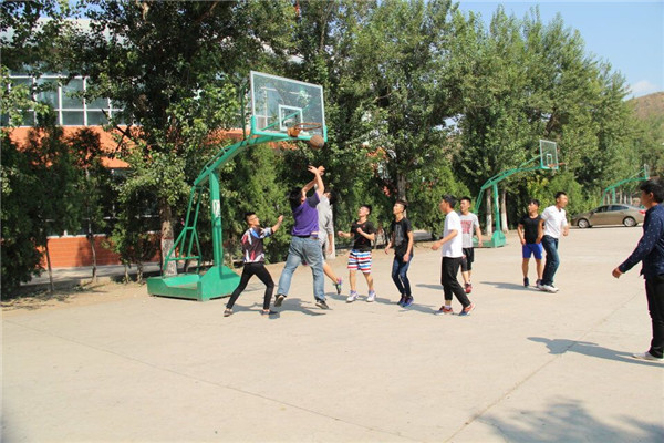 土木工程系举办“新生杯”篮球赛