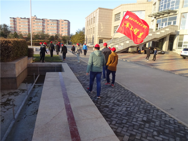 汽车工程系开展校园环境美化活动