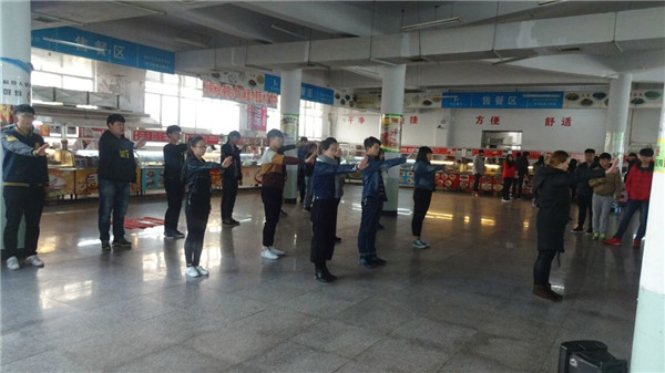 土木工程系举办“摒弃手中烟，健康你我他”无烟校园活动