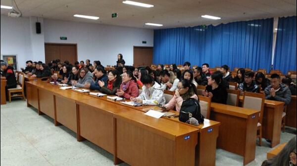 应用外语系举办蒙面英文歌曲大赛