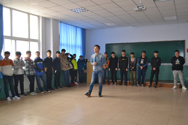 信息工程系开展职业素质拓展活动