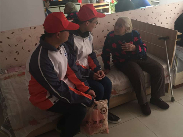 经济管理系组织开展学雷锋老年公寓慰问志愿者活动