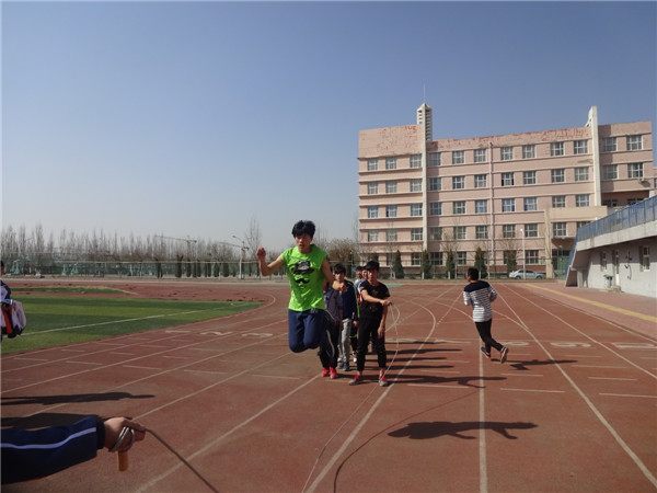 汽车工程系开展素质拓展活动