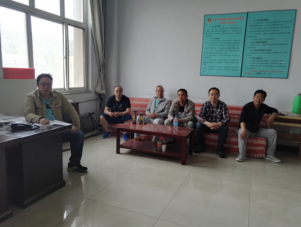 行政四党支部就“两学一做”召开全体党员大会