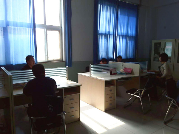 学院党委书记胡炜等领导到所在党支部讲党课