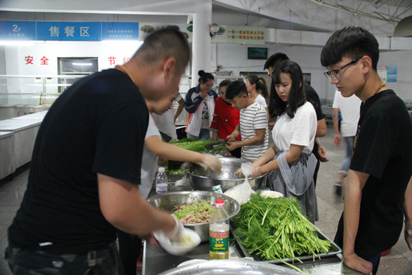 土木系、信息系牵手开展“端午飘香 情意浓浓”联谊活动