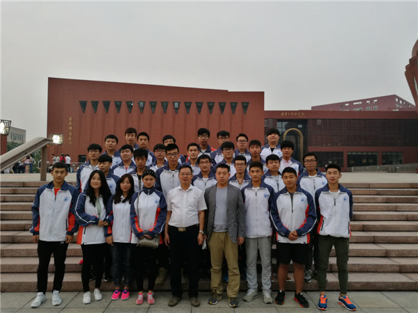 beat365官网交换生与北工院部分师生共同走进清华大学欣赏高雅艺术