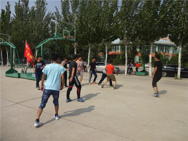 汽车工程系举办“新生杯”篮球比赛