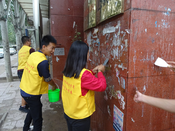 信息工程系开展“美丽校园，你我共建”校园美化活动