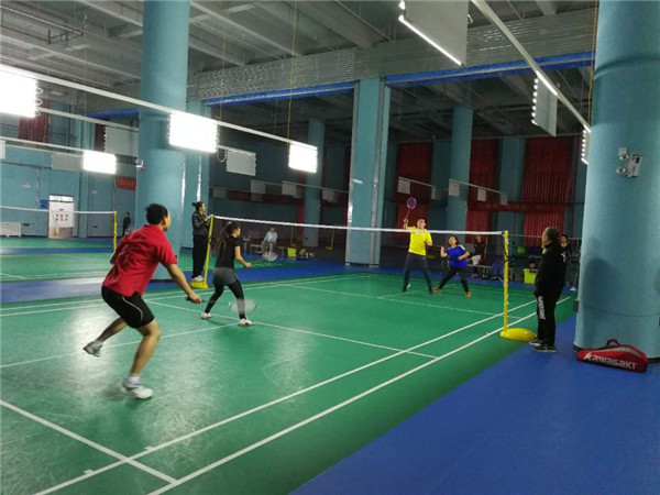 学院工会举办第七届教职工羽毛球比赛