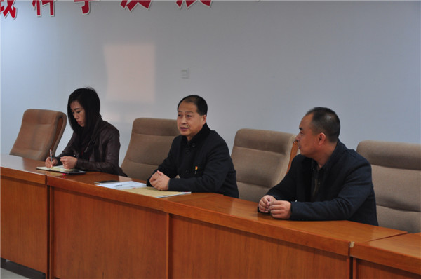 行政二党支部组织党员学习十九大报告