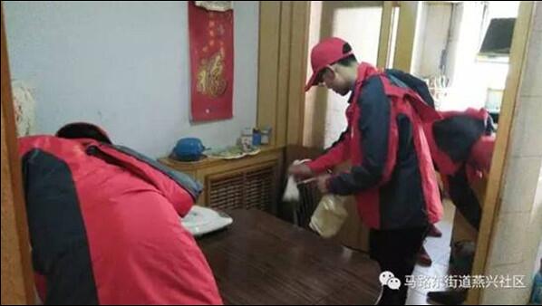 机械工程系志愿者到社区送温暖