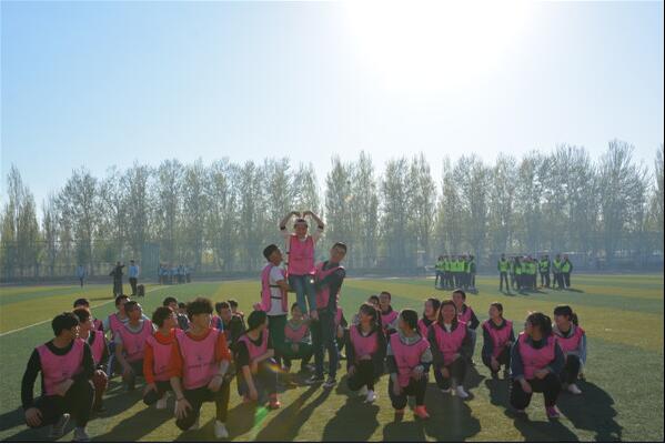 院团委组织学生干部开展素质拓展训练