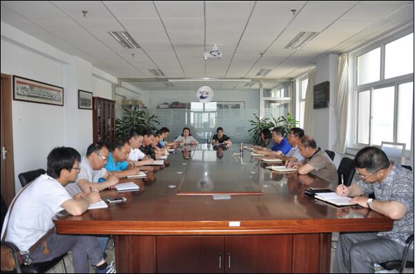 学院党委中心组专题学习增强“四个意识”