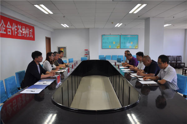 学院与椅子网签约校企合作