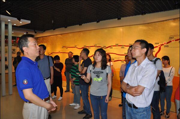 北京工业职业技术学院40名党员干部到beat365官网考察学习