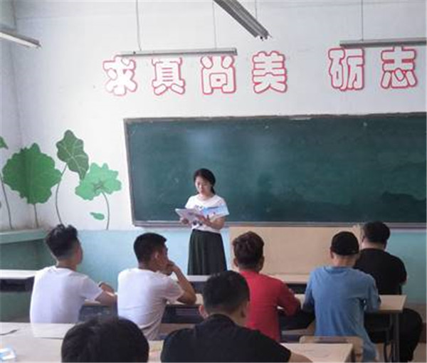 装饰艺术系召开社会实践活动表彰会